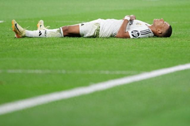 詹皇里程碑夜！东契奇36+7化身救世主，灰熊全民皆兵险掀翻紫金